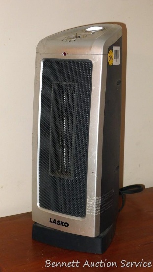 Lasko oscillating heater, runs. Measures approx 16"x 6".