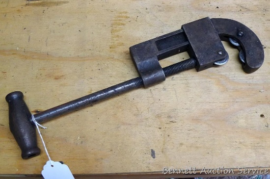 Antique pipe cutter 16" long, all wheels are loose.
