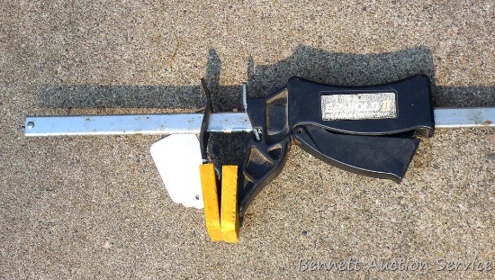 Easy Hold 2 bar clamp with rubber protectors, 35" long.