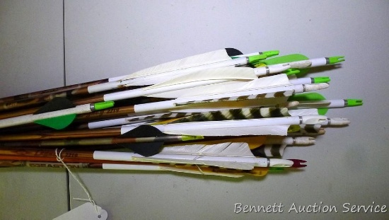 Assortment of Eastern aluminum arrows 32" long with plastic fletching and field tips.