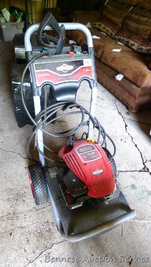 Briggs & Stratton 2200 psi pressure washer, 1.8 gpm. 5.5 Briggs & Stratton engine turns over and has