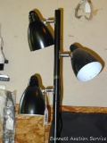 Metal pole lamp with 3 lights stand 64