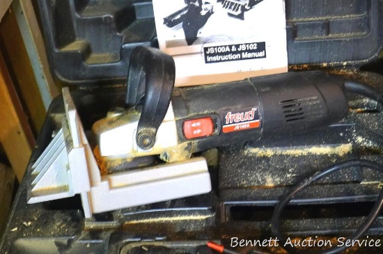Freud 4" joiner machine JS100A. Comes in plastic carrying case.