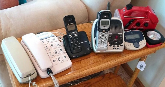 Uniden 5.8 GHSZ cordless phone with base; Motorola cordless phone with base model L601M with user