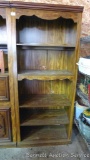 Nice sturdy bookshelf unit stands approx. 6-1/2' tall x 32