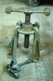 Four jaw puller 10