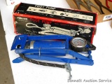 Justen No. 4376 foot pump looks to be in good condition, comes with original box.