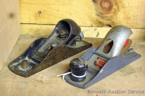 Two Stanley hand planes #220 7" x 2", one is missing wood knob.