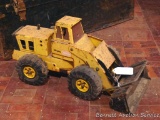 Tonka metal front end loader measures 22