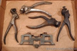 Four saw tooth sets and a Simonds saw sharpening gauge.