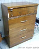 Four drawer dresser with dovetailed drawers matches lot 722. Dresser is in overall good used