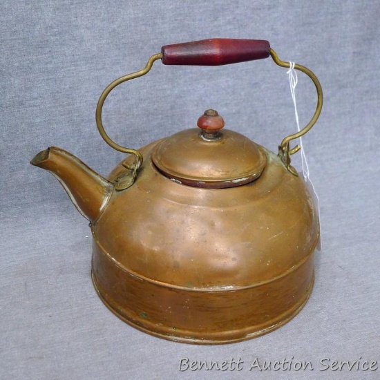 Copper tea pot with lid 8-1/2" x 7" diameter x 7".
