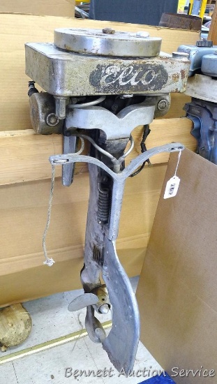 Antique Elto Light Twin 2 cylinder outboard motor deigned by Ole Evinrude is 13" x 13" x 41" tall,