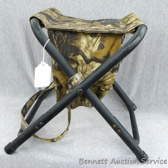 Slumber Jack portable hunting stool has Mossy Oak camouflage. Measures approx 17" x 13" x 15".