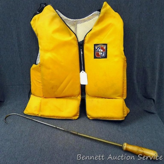 Stearns adult medium type 3 PFD life vest; 2-piece screw together gaff hook, 27".