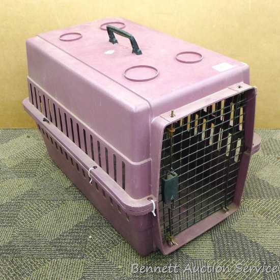 Pet kennel is about 27" x 17" x 18" tall. Looks to be in good condition, just missing a few side