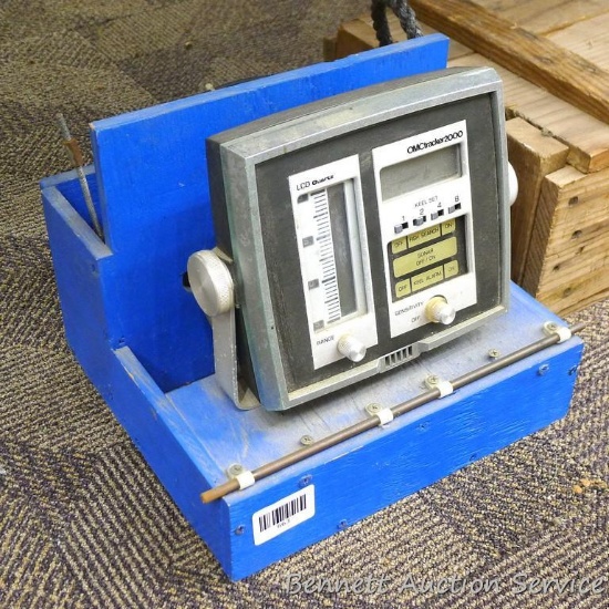OMC Tracker 2000 fish finder comes with handy wooden box. Includes battery and transducer. Untested.