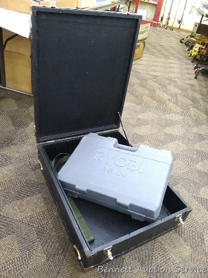 Hard sided display or travel case is 25" x 20" x 7". Also blow molded plastic case is 19" x 14" x