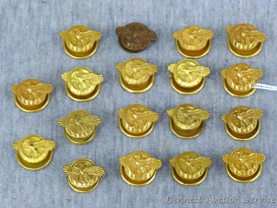 Eighteen US Military WWII Ruptured Duck honorable discharge lapel buttons or pins, each nearly 3/4"
