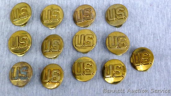 Thirteen US military pins, each have a rolled edge. 1" diameter.