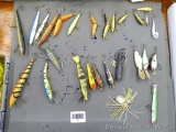Collection of fishing lures include Suick, Rapala, Cisco Kid, more. Longest is about 7