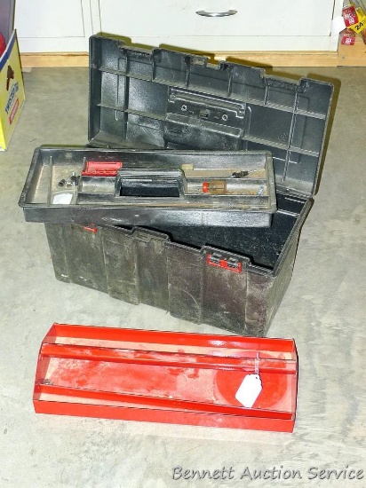 Rubbermaid tool box with lift out drawer 21" x 9" x 10", both latches are broken; Metal lift out