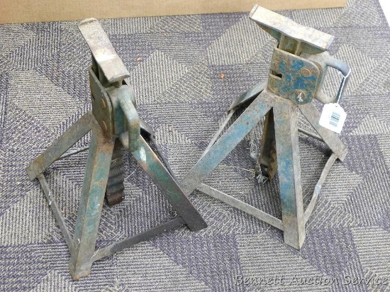 Pair of jack stands 11" base x 16" tall.