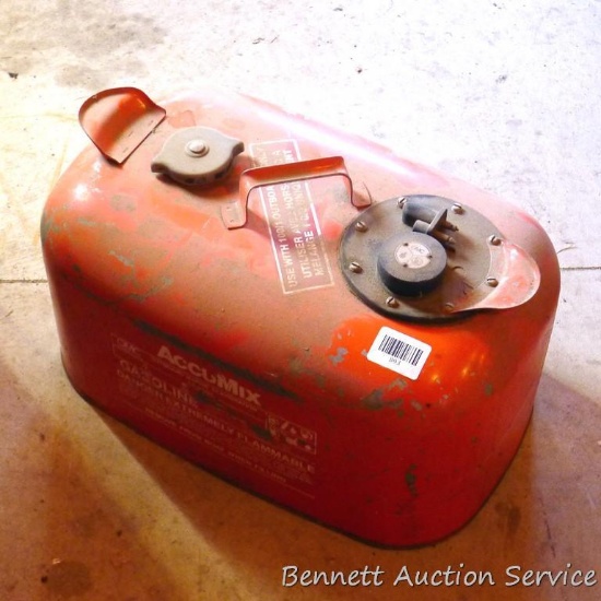 6 gallon boat gas can by OMC. Bottom seam is good. Nice can.