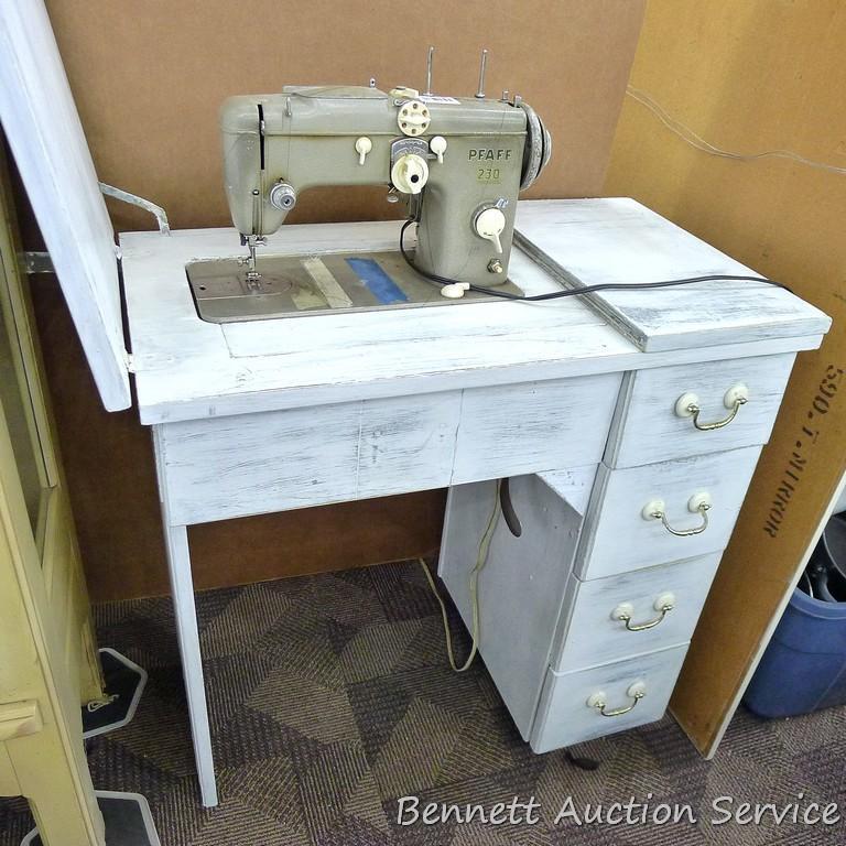 Vintage Pfaff 230 Sewing Machine In