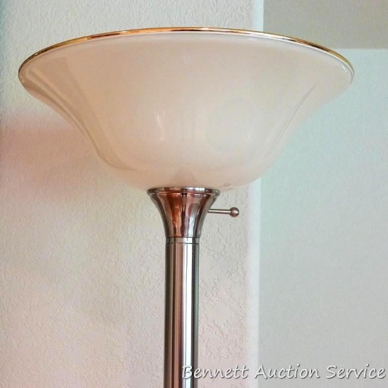 6' tall floor lamp works and is in good condition.