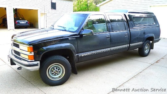2000 Chevy K3500 1 ton 4 wheel drive pickup with 170,052 miles, VIN 1GCHK33J8YF473320. Truck has a