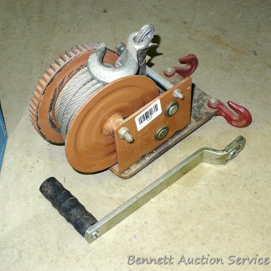 Dutton-Lainson Company hoist. Capacity is 1800 lbs. Overall size is 13" x 5" x 7".