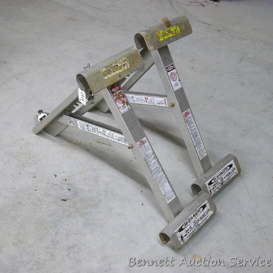 2 Werner aluminum ladder jacks, model 10-20-01, 20" max stage width.