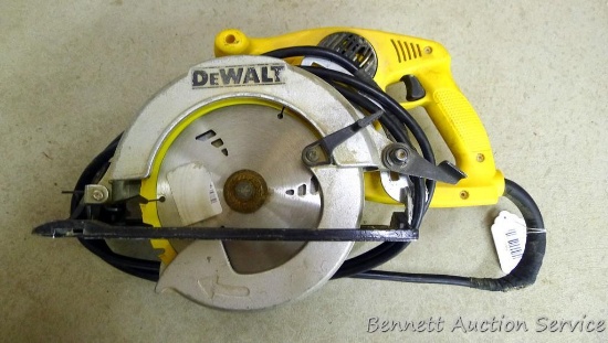 DeWalt 7-1/4"  worm drive framing saw, model DW378G, cord is taped, runs.