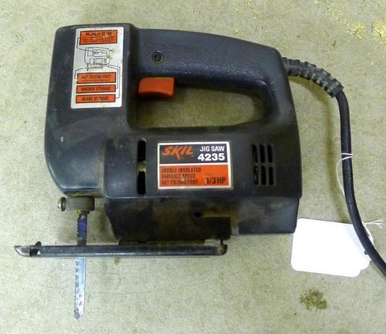 Skil Jig Saw, model 4235, 4500 degree tilting foot, variable speed, 1/3hp, runs.