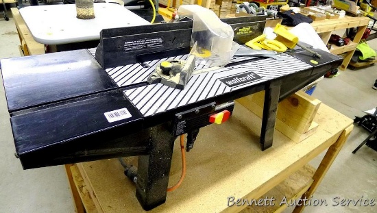 Wolfcraft Router Table 540 with angle fence, wrenches and attachments; Porter Cable fixed base