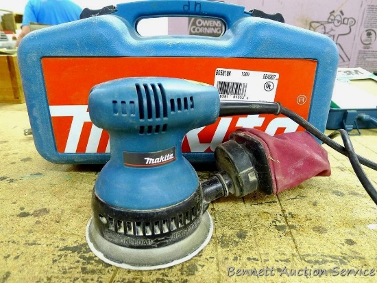 Makita 5" hand sander model BO5010 with carry case. Runs.