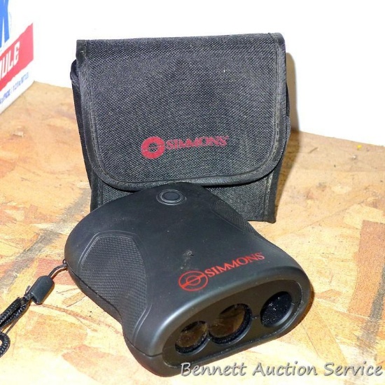 Simmons range finder binoculars with carry case is 4" x 4".