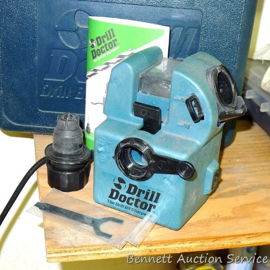 Drill Doctor model 500. Sharpens 2.5-13 MM 3/32"-1/2" bits. Runs. Comes with User's Guide and nice