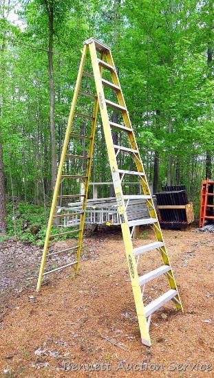 Werner Electro-master 12' non-conductive fiberglass step ladder, Type 1A, 300 lb rating. Model 7212.