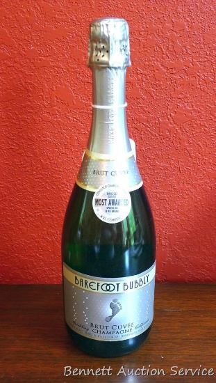 No shipping. 750 ml bottle of Barefoot Bubbly Brut Cuvee champagne.