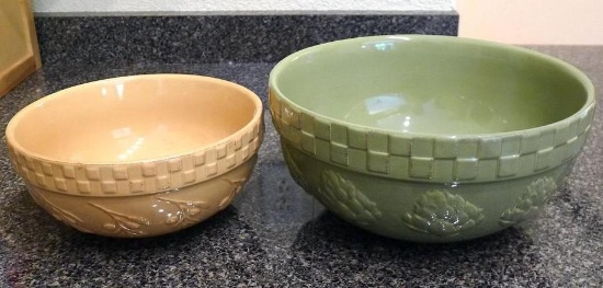 8" and 10" Signature bowls from the Home Grown pattern. Nice muted colors. Both are in good