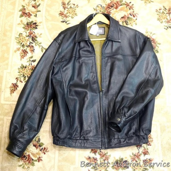 Men's size XLT leather jacket by Wilson Leather. Jacket is in very good condition.