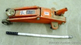Winner Hydraulic Service 2 ton jack, raises and lowers, incl handle.