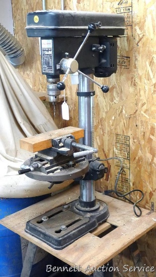 Cal-Hawk 5 Speed drill press on stand comes with manual, runs. Model 240-2020 press has a 5/8"