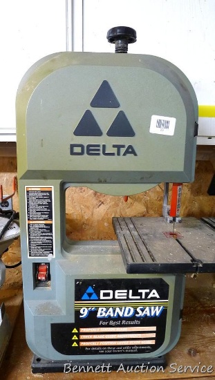 Delta 9" band saw comes with 5 extra blades. Runs, and is model No 28-150. Measures about 19" x 12"