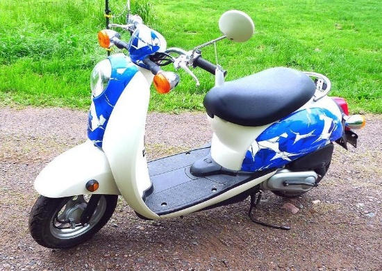 2006 Honda Metropolitan scooter with 562 miles. Vin # JH2AF60616K201100. Scooter starts, runs and