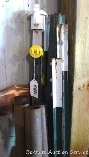 7 fence posts plus some metal pipes. Fence posts are around 70" tall.