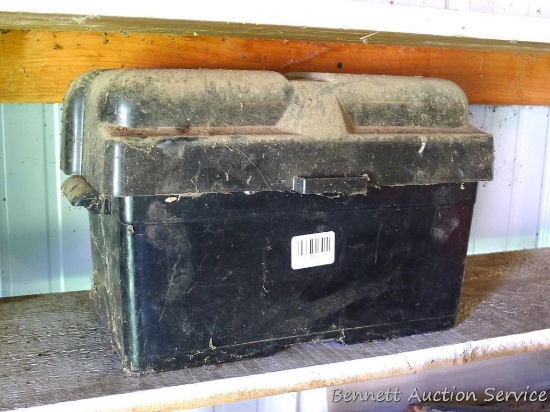 Rubber Queen battery box fits all marine batteries. Adjusts to fit groups 24 through group 27.