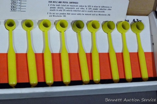 Lee Powder Measure Kit with slide chart and original box. Measures .3 cc to 4.3 cc.